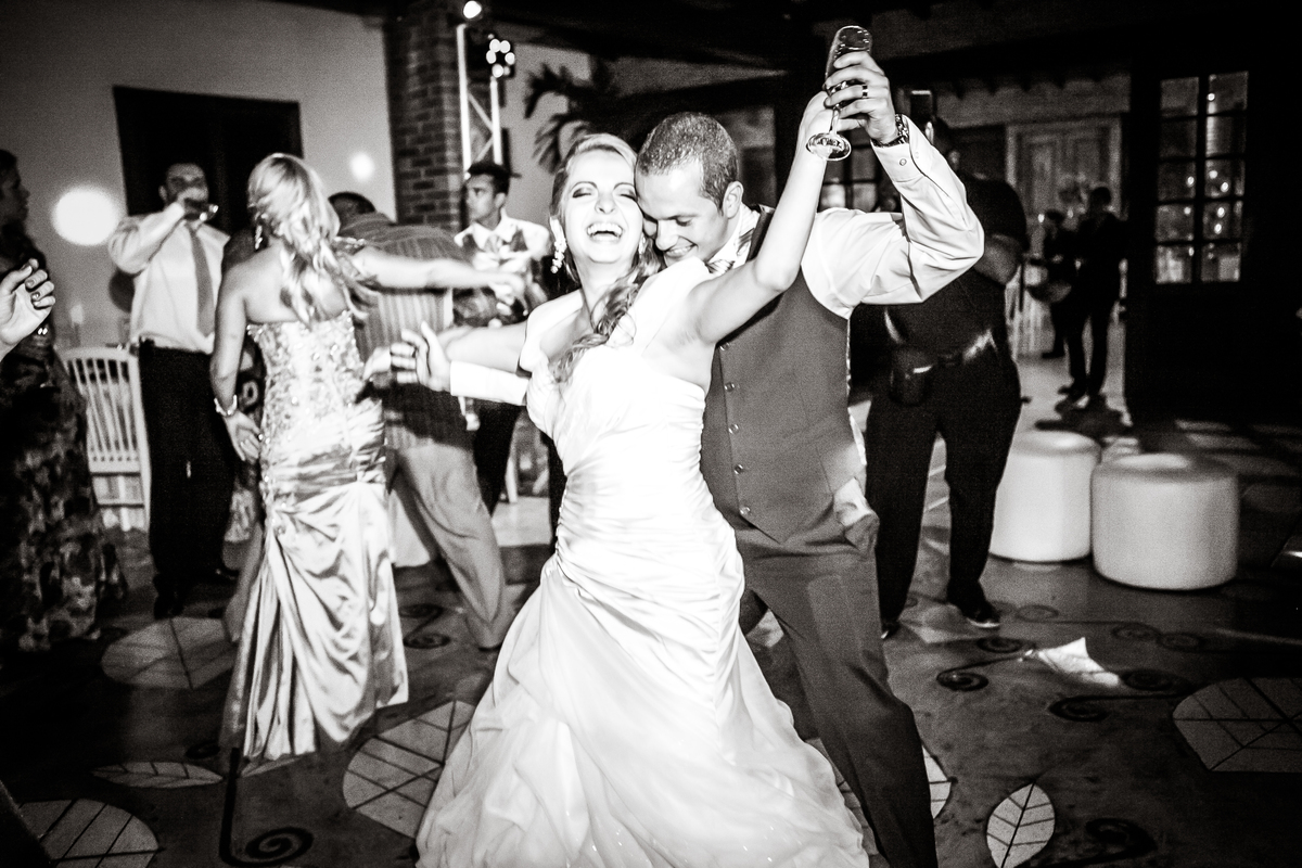 Fotografia de casamento, fotos de casamento, noiva, Fotógrafo no Porto, em Portugal. Fotógrafo de casamentos no Porto, Portugal. Fotos espontaneas, fotos naturais, fotos românticas, fotografia criativa. Casal apaixonado. Melhor fotógrafo de Portugal