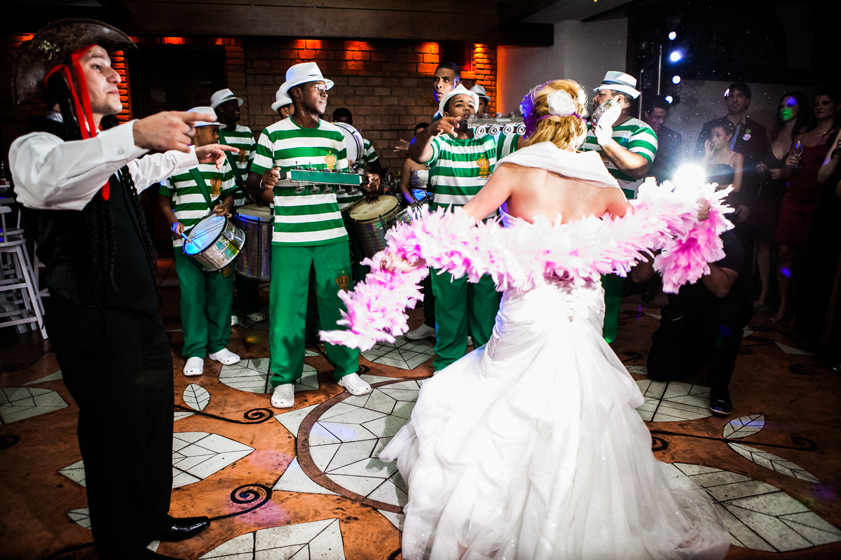Fotografia de casamento, fotos de casamento, noiva, Fotógrafo no Porto, em Portugal. Fotógrafo de casamentos no Porto, Portugal. Fotos espontaneas, fotos naturais, fotos românticas, fotografia criativa. Casal apaixonado. Melhor fotógrafo de Portugal