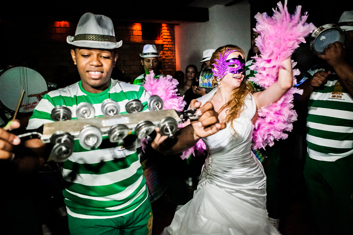 Fotografia de casamento, fotos de casamento, noiva, Fotógrafo no Porto, em Portugal. Fotógrafo de casamentos no Porto, Portugal. Fotos espontaneas, fotos naturais, fotos românticas, fotografia criativa. Casal apaixonado. Melhor fotógrafo de Portugal
