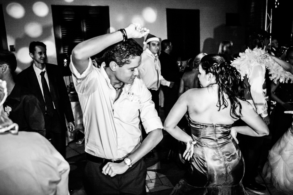 Fotografia de casamento, fotos de casamento, noiva, Fotógrafo no Porto, em Portugal. Fotógrafo de casamentos no Porto, Portugal. Fotos espontaneas, fotos naturais, fotos românticas, fotografia criativa. Casal apaixonado. Melhor fotógrafo de Portugal