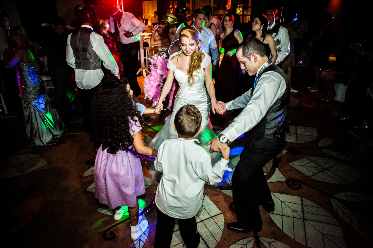 Fotografia de casamento, fotos de casamento, noiva, Fotógrafo no Porto, em Portugal. Fotógrafo de casamentos no Porto, Portugal. Fotos espontaneas, fotos naturais, fotos românticas, fotografia criativa. Casal apaixonado. Melhor fotógrafo de Portugal