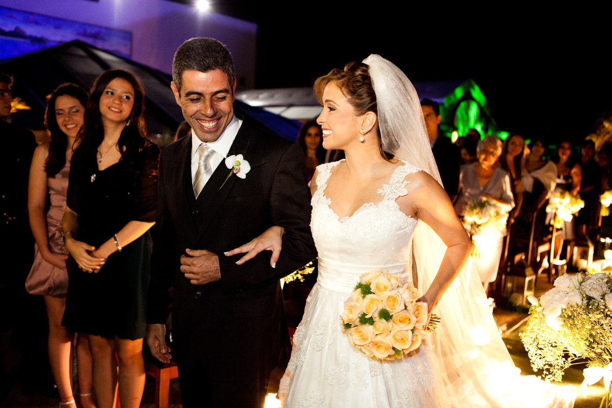 Fotografia de casamento, fotos de casamento, noiva, Fotógrafo no Porto, em Portugal. Fotógrafo de casamentos no Porto, Portugal. Fotos espontaneas, fotos naturais, fotos românticas, fotografia criativa. Casal apaixonado. Melhor fotógrafo de Portugal