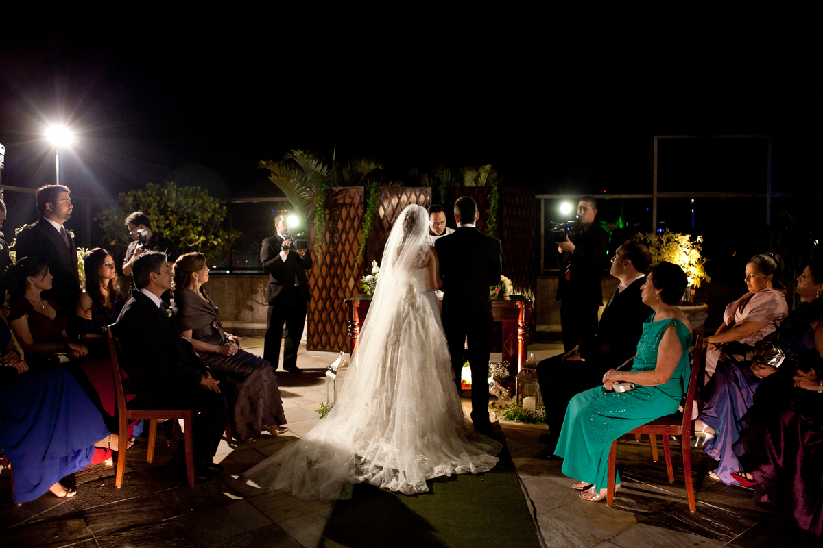 Fotografia de casamento, fotos de casamento, noiva, Fotógrafo no Porto, em Portugal. Fotógrafo de casamentos no Porto, Portugal. Fotos espontaneas, fotos naturais, fotos românticas, fotografia criativa. Casal apaixonado. Melhor fotógrafo de Portugal