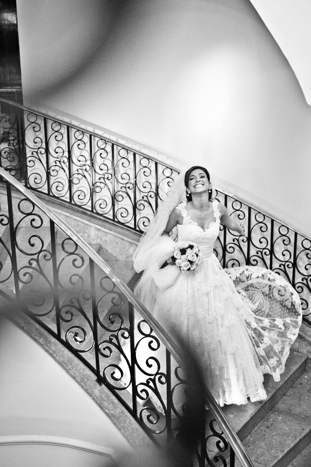 Fotografia de casamento, fotos de casamento, noiva, Fotógrafo no Porto, em Portugal. Fotógrafo de casamentos no Porto, Portugal. Fotos espontaneas, fotos naturais, fotos românticas, fotografia criativa. Casal apaixonado. Melhor fotógrafo de Portugal