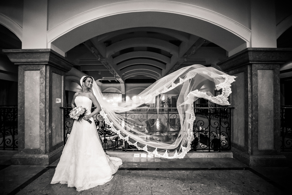 Fotografia de casamento, fotos de casamento, noiva, Fotógrafo no Porto, em Portugal. Fotógrafo de casamentos no Porto, Portugal. Fotos espontaneas, fotos naturais, fotos românticas, fotografia criativa. Casal apaixonado. Melhor fotógrafo de Portugal