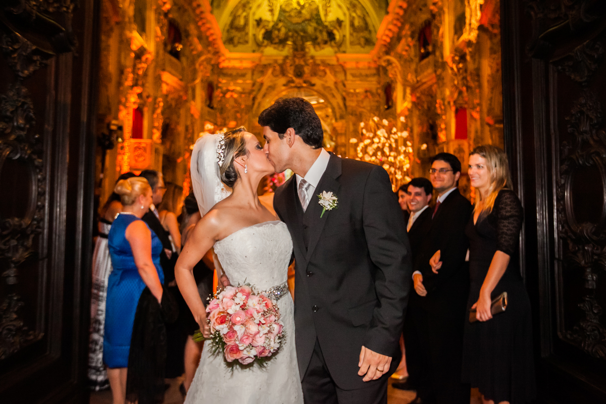 Fotografia de casamento, fotos de casamento, noiva, Fotógrafo no Porto, em Portugal. Fotógrafo de casamentos no Porto, Portugal. Fotos espontaneas, fotos naturais, fotos românticas, fotografia criativa. Casal apaixonado. Melhor fotógrafo de Portugal