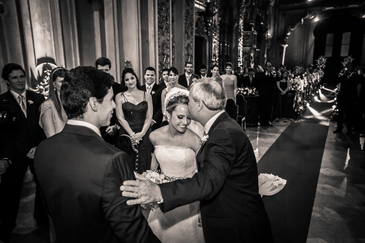 Fotografia de casamento, fotos de casamento, noiva, Fotógrafo no Porto, em Portugal. Fotógrafo de casamentos no Porto, Portugal. Fotos espontaneas, fotos naturais, fotos românticas, fotografia criativa. Casal apaixonado. Melhor fotógrafo de Portugal