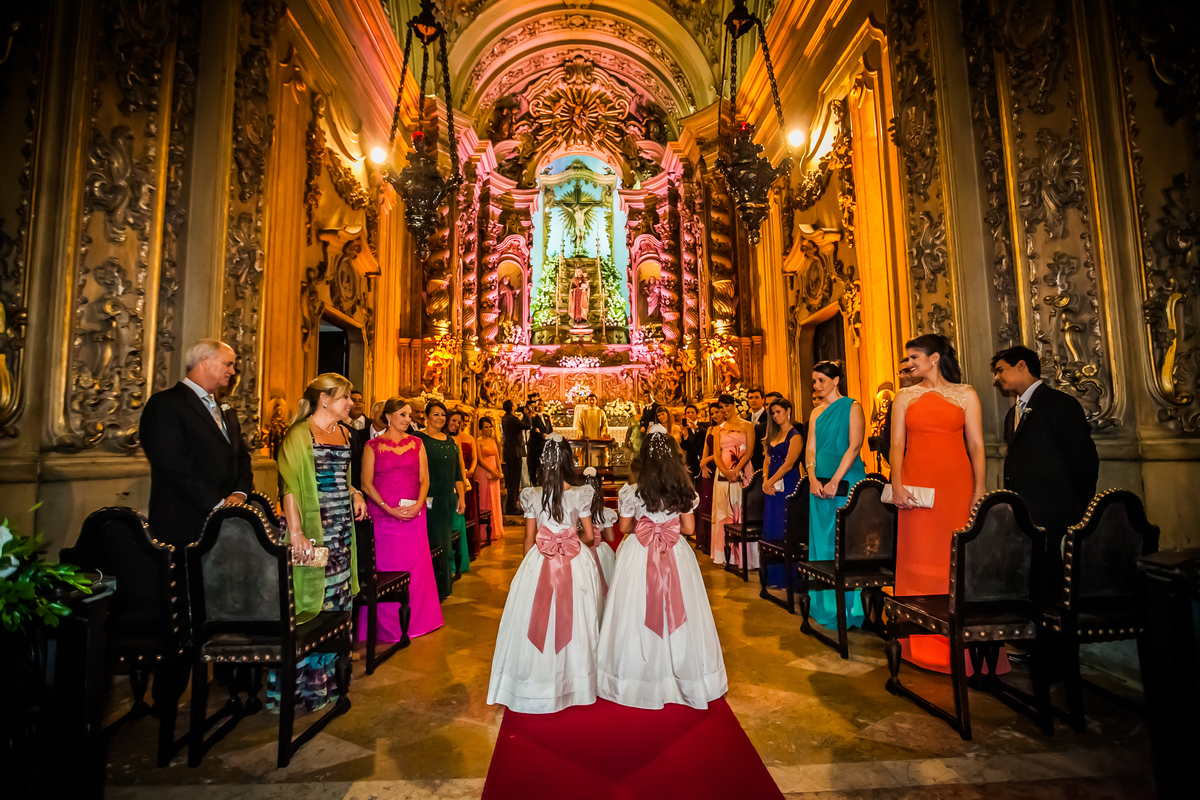 Fotografia de casamento, fotos de casamento, noiva, Fotógrafo no Porto, em Portugal. Fotógrafo de casamentos no Porto, Portugal. Fotos espontaneas, fotos naturais, fotos românticas, fotografia criativa. Casal apaixonado. Melhor fotógrafo de Portugal