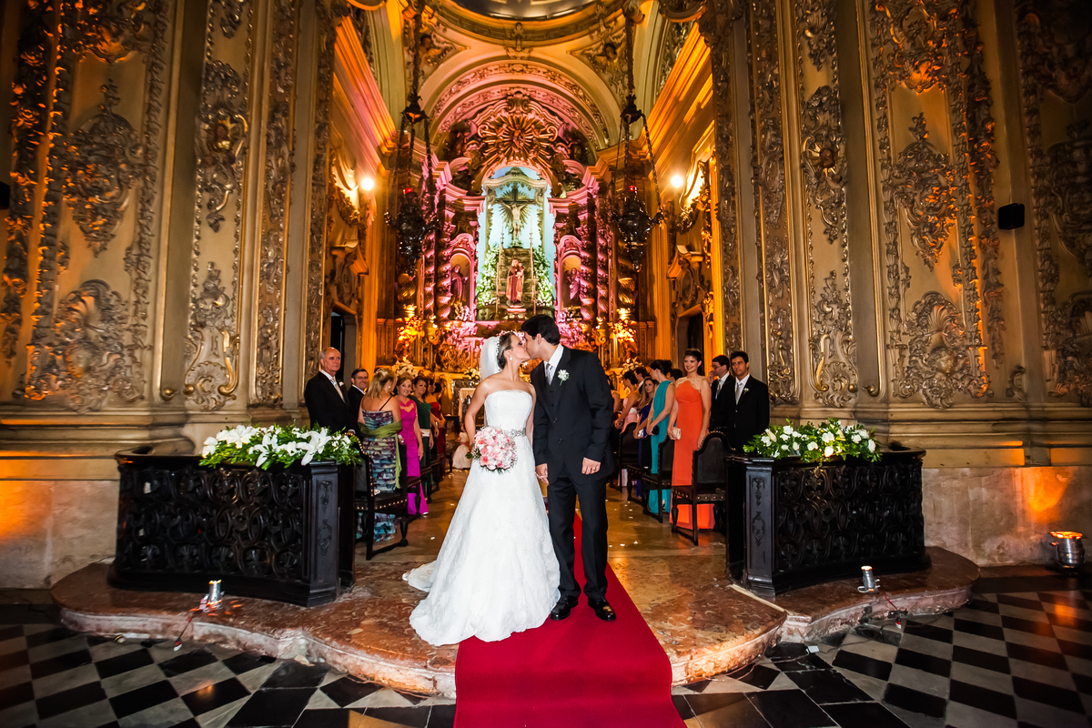 Fotografia de casamento, fotos de casamento, noiva, Fotógrafo no Porto, em Portugal. Fotógrafo de casamentos no Porto, Portugal. Fotos espontaneas, fotos naturais, fotos românticas, fotografia criativa. Casal apaixonado. Melhor fotógrafo de Portugal