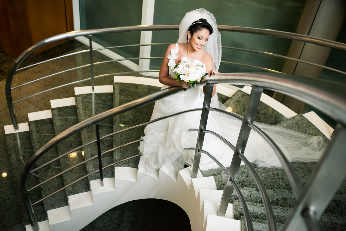 Fotografia de casamento, fotos de casamento, noiva, Fotógrafo no Porto, em Portugal. Fotógrafo de casamentos no Porto, Portugal. Fotos espontaneas, fotos naturais, fotos românticas, fotografia criativa. Casal apaixonado. Melhor fotógrafo de Portugal