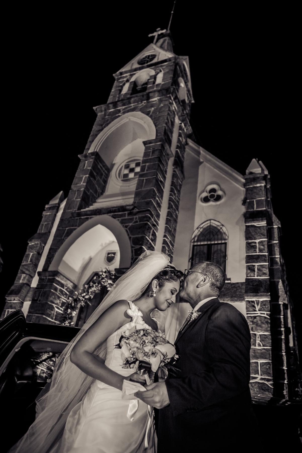 Fotografia de casamento, fotos de casamento, noiva, Fotógrafo no Porto, em Portugal. Fotógrafo de casamentos no Porto, Portugal. Fotos espontaneas, fotos naturais, fotos românticas, fotografia criativa. Casal apaixonado. Melhor fotógrafo de Portugal