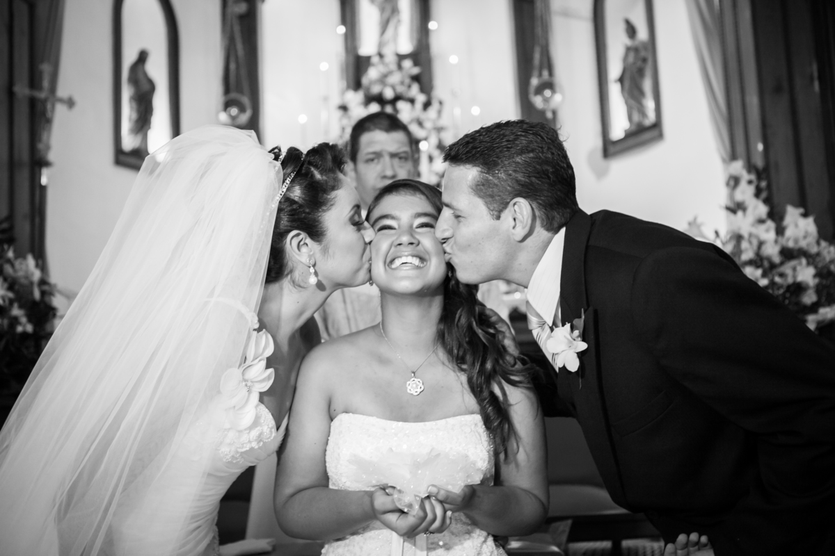 Fotografia de casamento, fotos de casamento, noiva, Fotógrafo no Porto, em Portugal. Fotógrafo de casamentos no Porto, Portugal. Fotos espontaneas, fotos naturais, fotos românticas, fotografia criativa. Casal apaixonado. Melhor fotógrafo de Portugal