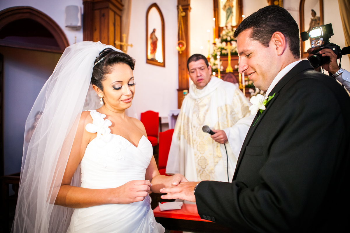 Fotografia de casamento, fotos de casamento, noiva, Fotógrafo no Porto, em Portugal. Fotógrafo de casamentos no Porto, Portugal. Fotos espontaneas, fotos naturais, fotos românticas, fotografia criativa. Casal apaixonado. Melhor fotógrafo de Portugal