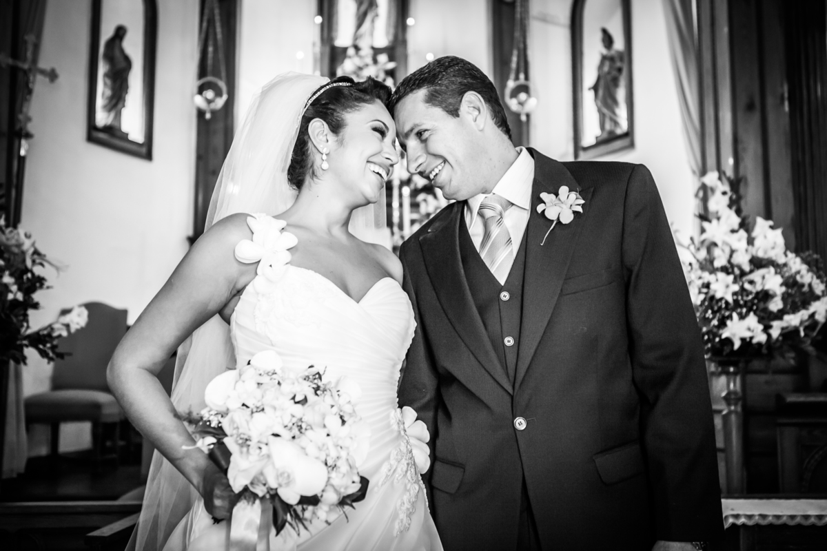 Fotografia de casamento, fotos de casamento, noiva, Fotógrafo no Porto, em Portugal. Fotógrafo de casamentos no Porto, Portugal. Fotos espontaneas, fotos naturais, fotos românticas, fotografia criativa. Casal apaixonado. Melhor fotógrafo de Portugal