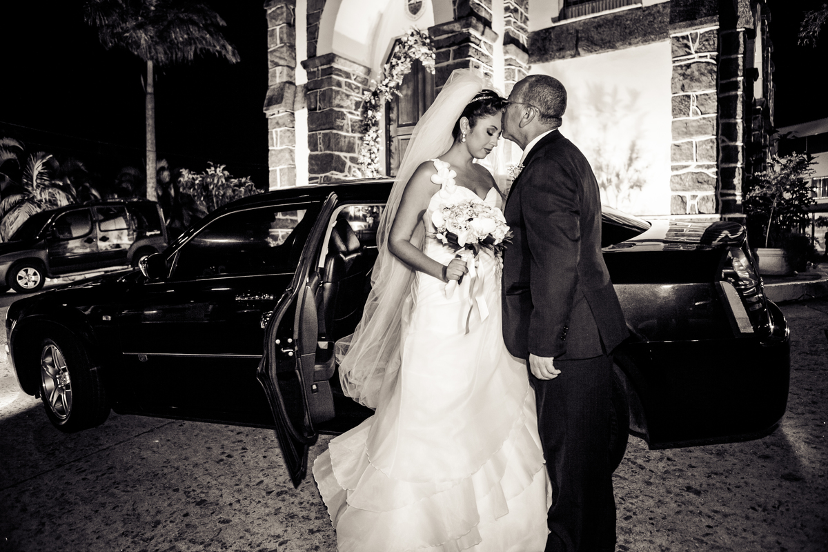 Fotografia de casamento, fotos de casamento, noiva, Fotógrafo no Porto, em Portugal. Fotógrafo de casamentos no Porto, Portugal. Fotos espontaneas, fotos naturais, fotos românticas, fotografia criativa. Casal apaixonado. Melhor fotógrafo de Portugal