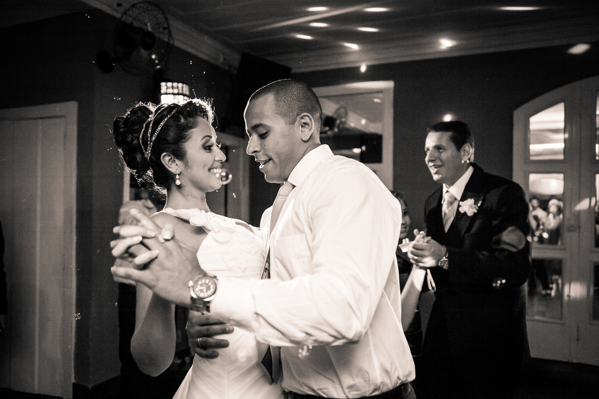 Fotografia de casamento, fotos de casamento, noiva, Fotógrafo no Porto, em Portugal. Fotógrafo de casamentos no Porto, Portugal. Fotos espontaneas, fotos naturais, fotos românticas, fotografia criativa. Casal apaixonado. Melhor fotógrafo de Portugal