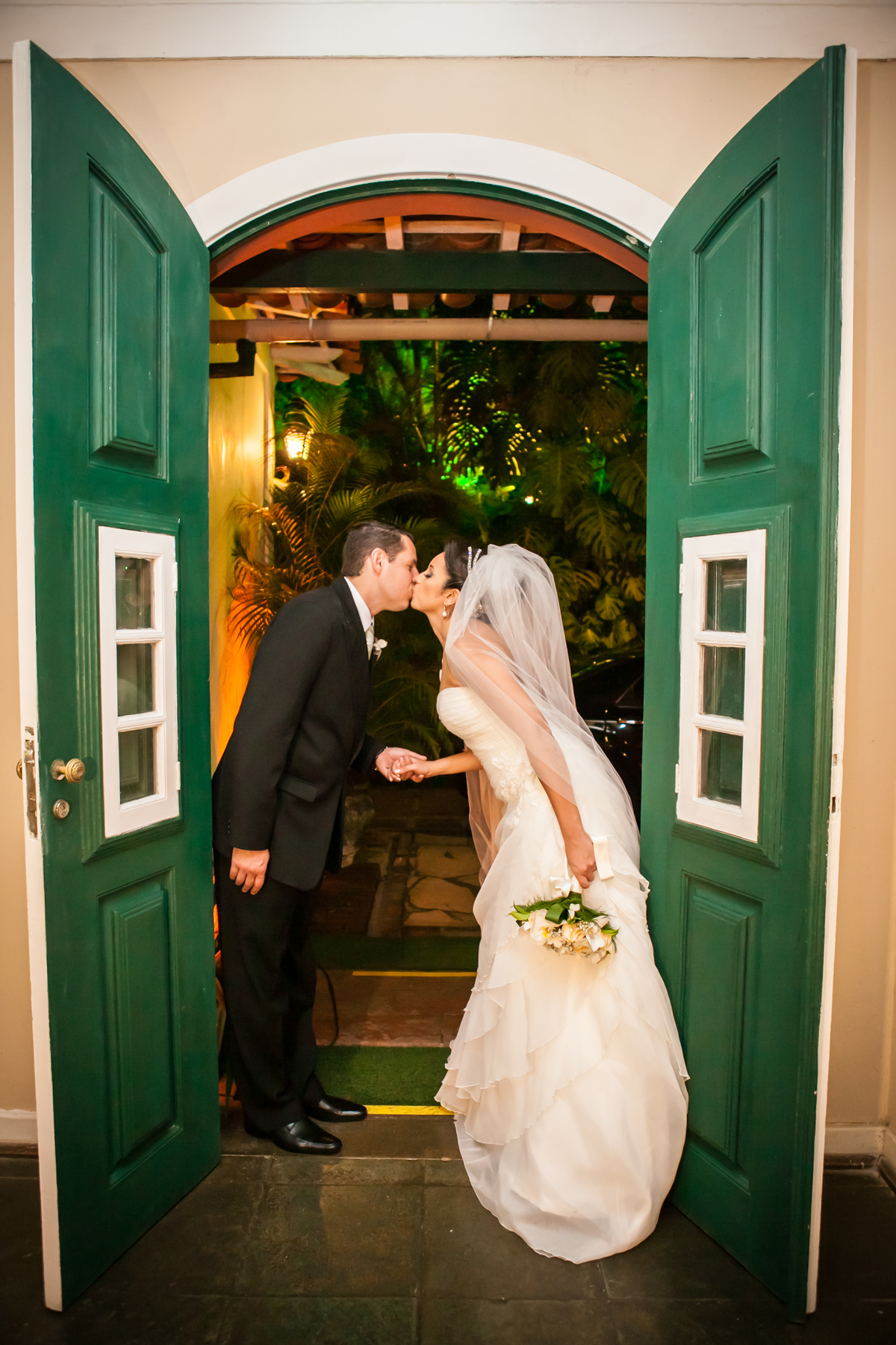 Fotografia de casamento, fotos de casamento, noiva, Fotógrafo no Porto, em Portugal. Fotógrafo de casamentos no Porto, Portugal. Fotos espontaneas, fotos naturais, fotos românticas, fotografia criativa. Casal apaixonado. Melhor fotógrafo de Portugal