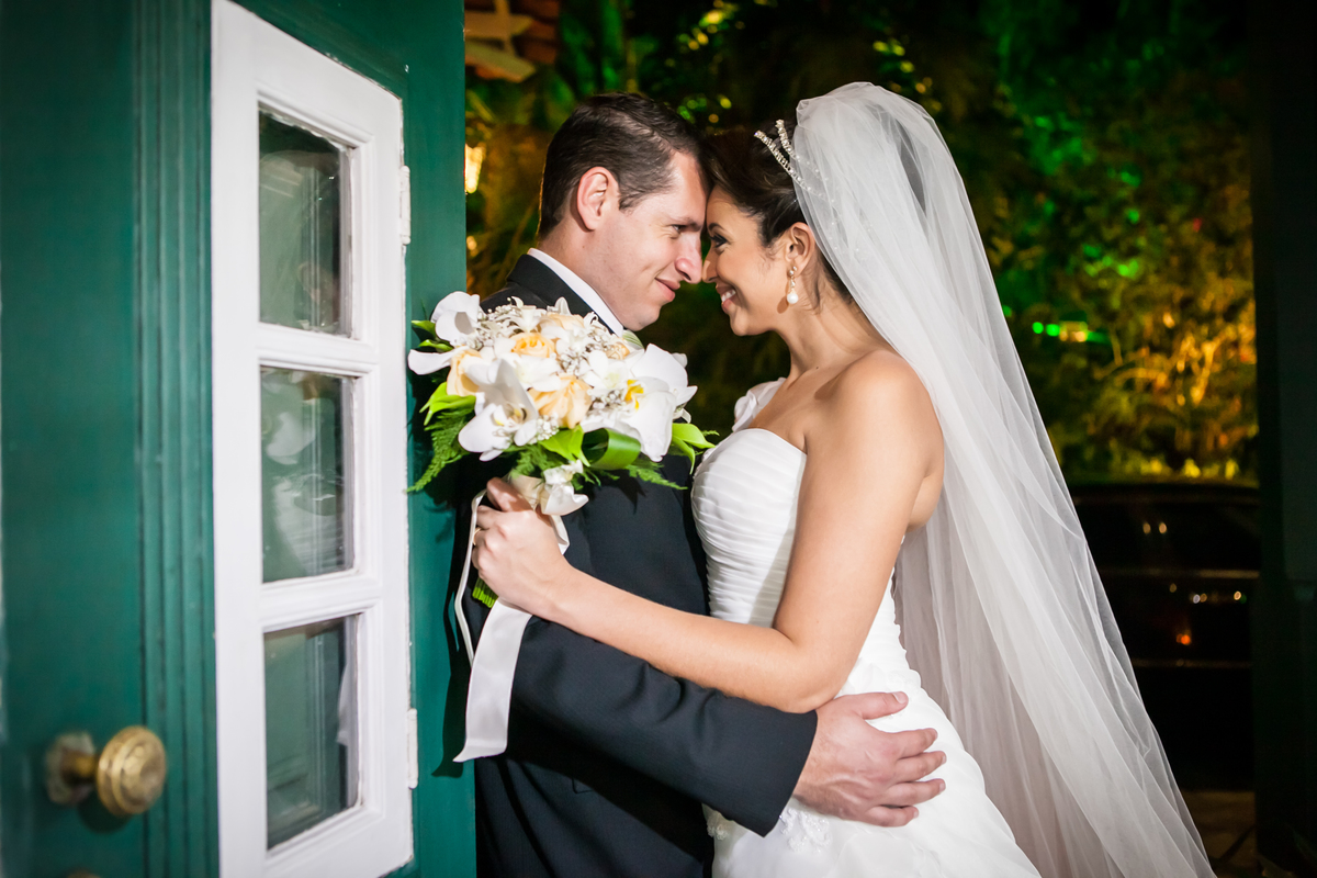 Fotografia de casamento, fotos de casamento, noiva, Fotógrafo no Porto, em Portugal. Fotógrafo de casamentos no Porto, Portugal. Fotos espontaneas, fotos naturais, fotos românticas, fotografia criativa. Casal apaixonado. Melhor fotógrafo de Portugal