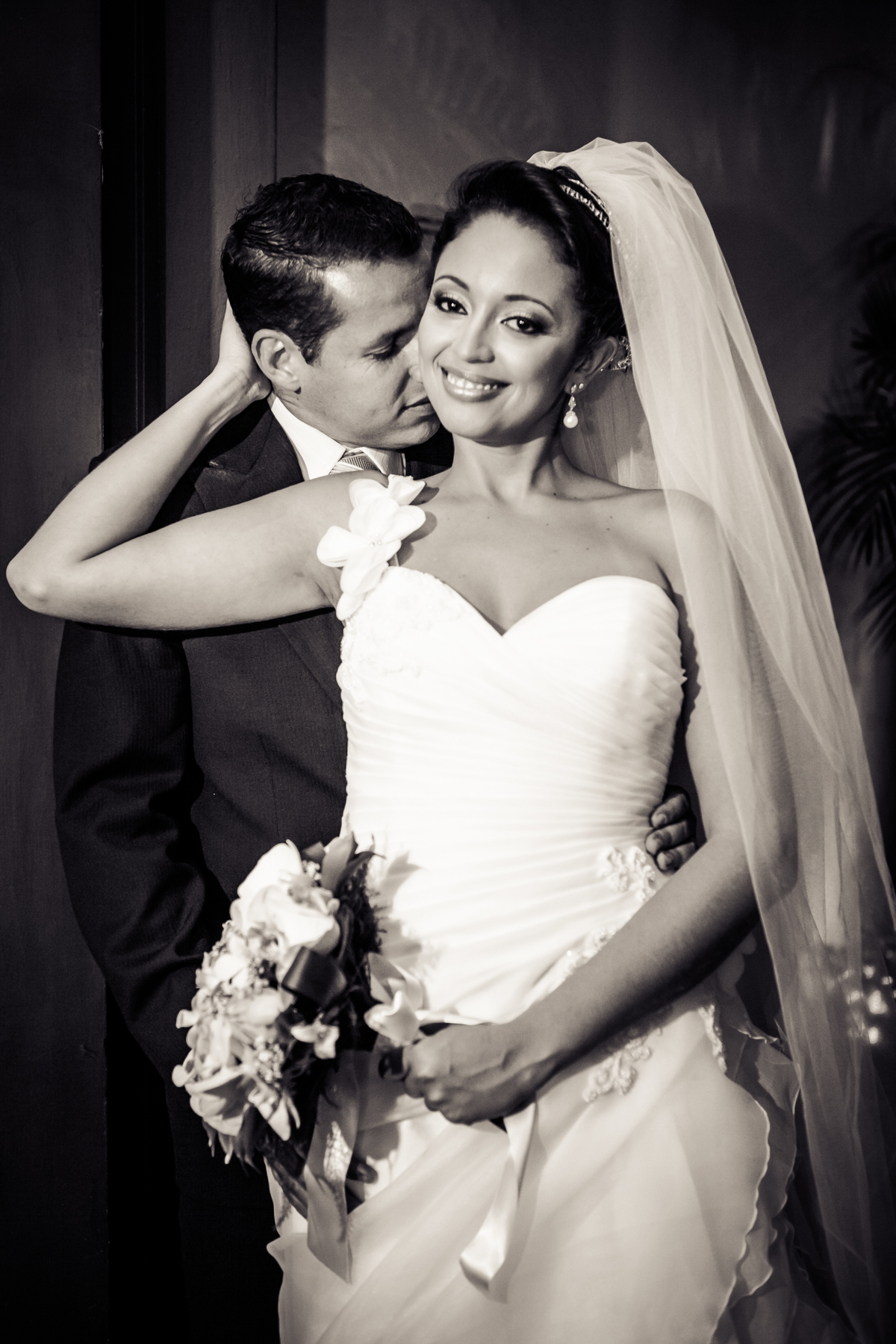 Fotografia de casamento, fotos de casamento, noiva, Fotógrafo no Porto, em Portugal. Fotógrafo de casamentos no Porto, Portugal. Fotos espontaneas, fotos naturais, fotos românticas, fotografia criativa. Casal apaixonado. Melhor fotógrafo de Portugal