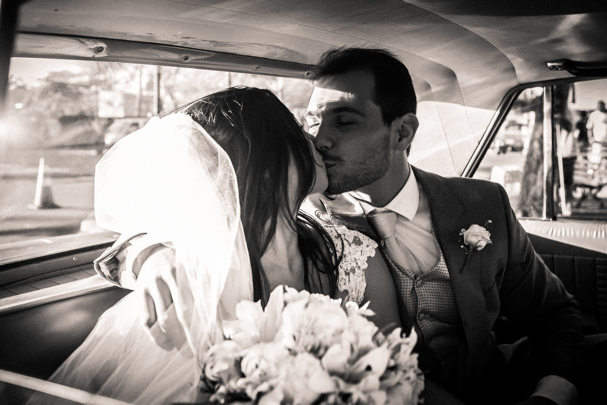 Fotografia de casamento, fotos de casamento, noiva, Fotógrafo no Porto, em Portugal. Fotógrafo de casamentos no Porto, Portugal. Fotos espontaneas, fotos naturais, fotos românticas, fotografia criativa. Casal apaixonado. Melhor fotógrafo de Portugal