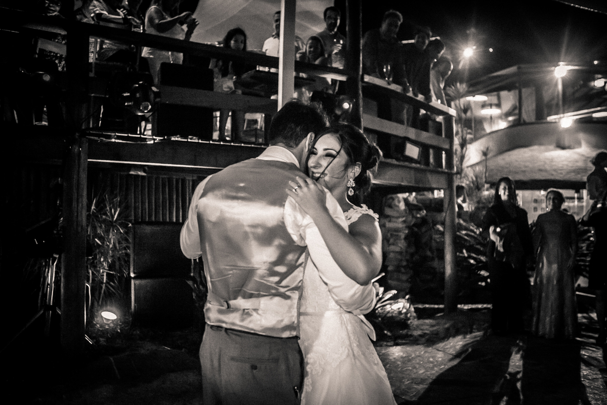 Fotografia de casamento, fotos de casamento, noiva, Fotógrafo no Porto, em Portugal. Fotógrafo de casamentos no Porto, Portugal. Fotos espontaneas, fotos naturais, fotos românticas, fotografia criativa. Casal apaixonado. Melhor fotógrafo de Portugal