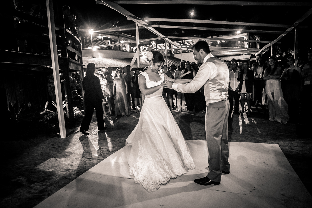 Fotografia de casamento, fotos de casamento, noiva, Fotógrafo no Porto, em Portugal. Fotógrafo de casamentos no Porto, Portugal. Fotos espontaneas, fotos naturais, fotos românticas, fotografia criativa. Casal apaixonado. Melhor fotógrafo de Portugal
