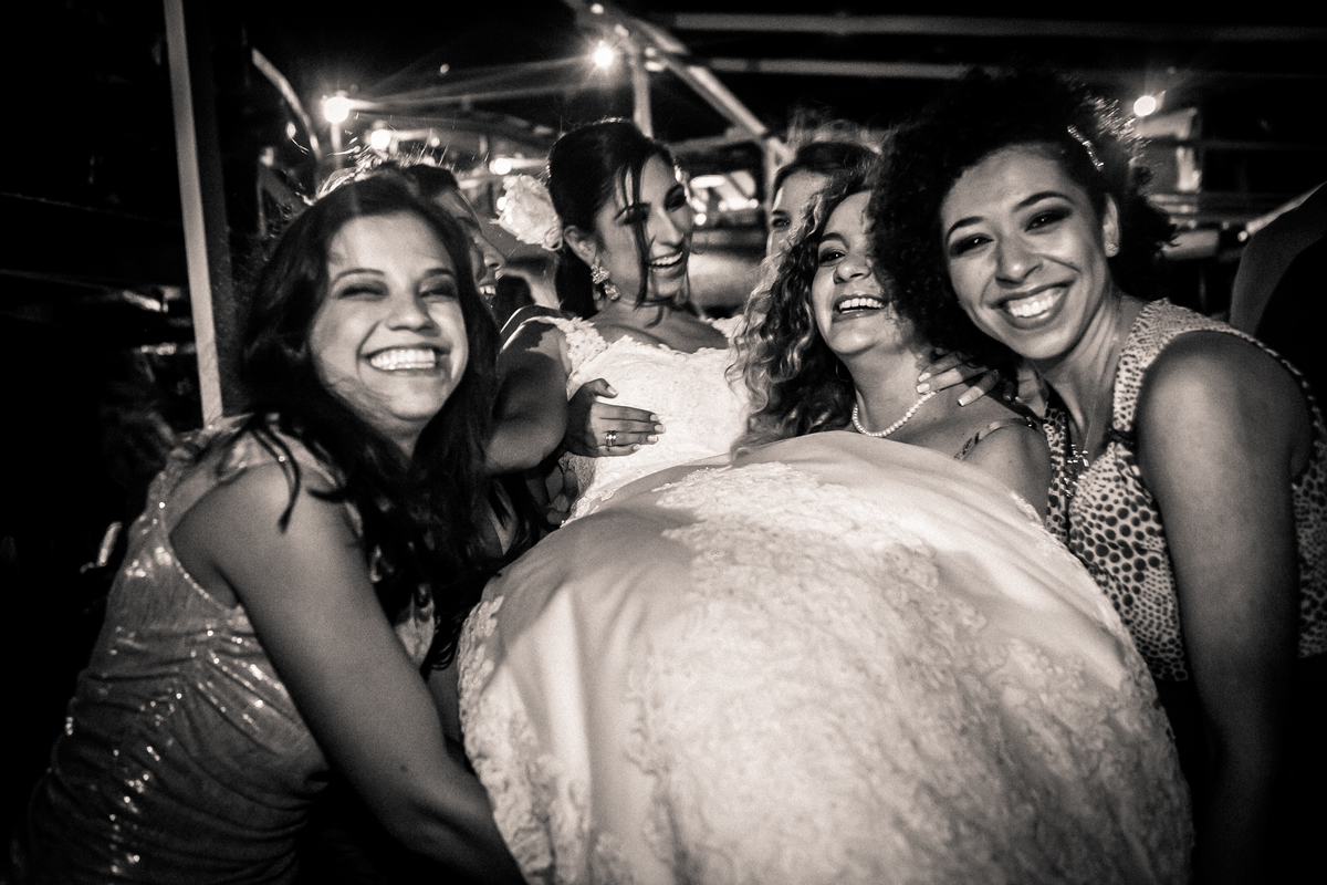 Fotografia de casamento, fotos de casamento, noiva, Fotógrafo no Porto, em Portugal. Fotógrafo de casamentos no Porto, Portugal. Fotos espontaneas, fotos naturais, fotos românticas, fotografia criativa. Casal apaixonado. Melhor fotógrafo de Portugal