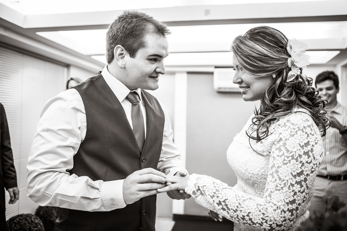 Fotografia de casamento, fotos de casamento, noiva, Fotógrafo no Porto, em Portugal. Fotógrafo de casamentos no Porto, Portugal. Fotos espontaneas, fotos naturais, fotos românticas, fotografia criativa. Casal apaixonado. Melhor fotógrafo de Portugal