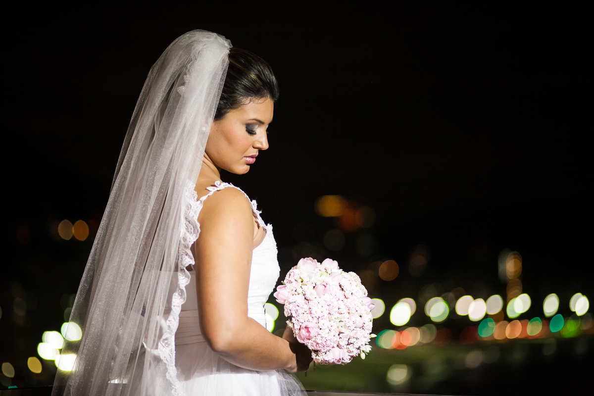 Fotografia de casamento, fotos de casamento, noiva, Fotógrafo no Porto, em Portugal. Fotógrafo de casamentos no Porto, Portugal. Fotos espontaneas, fotos naturais, fotos românticas, fotografia criativa. Casal apaixonado. Melhor fotógrafo de Portugal