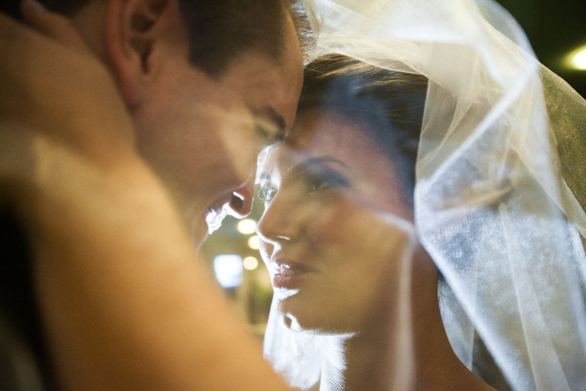Fotografia de casamento, fotos de casamento, noiva, Fotógrafo no Porto, em Portugal. Fotógrafo de casamentos no Porto, Portugal. Fotos espontaneas, fotos naturais, fotos românticas, fotografia criativa. Casal apaixonado. Melhor fotógrafo de Portugal