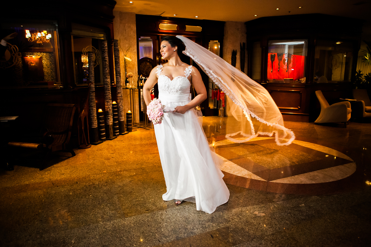 Fotografia de casamento, fotos de casamento, noiva, Fotógrafo no Porto, em Portugal. Fotógrafo de casamentos no Porto, Portugal. Fotos espontaneas, fotos naturais, fotos românticas, fotografia criativa. Casal apaixonado. Melhor fotógrafo de Portugal