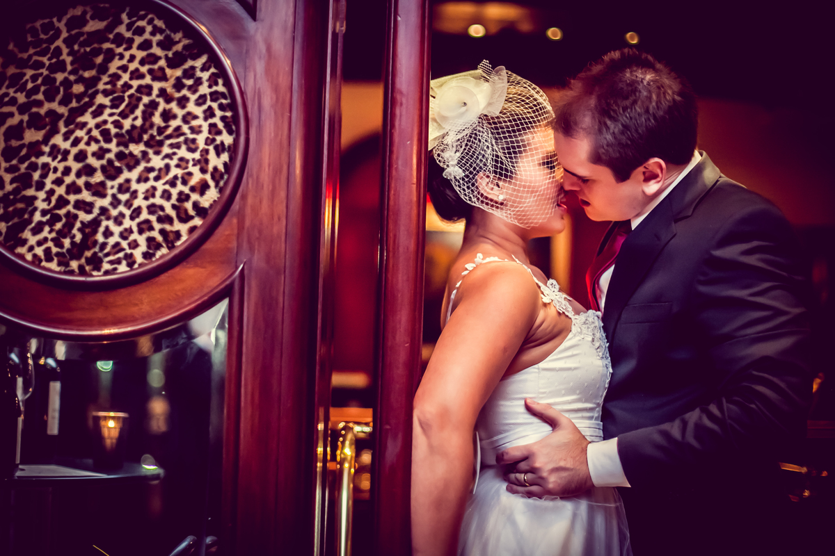 Fotografia de casamento, fotos de casamento, noiva, Fotógrafo no Porto, em Portugal. Fotógrafo de casamentos no Porto, Portugal. Fotos espontaneas, fotos naturais, fotos românticas, fotografia criativa. Casal apaixonado. Melhor fotógrafo de Portugal