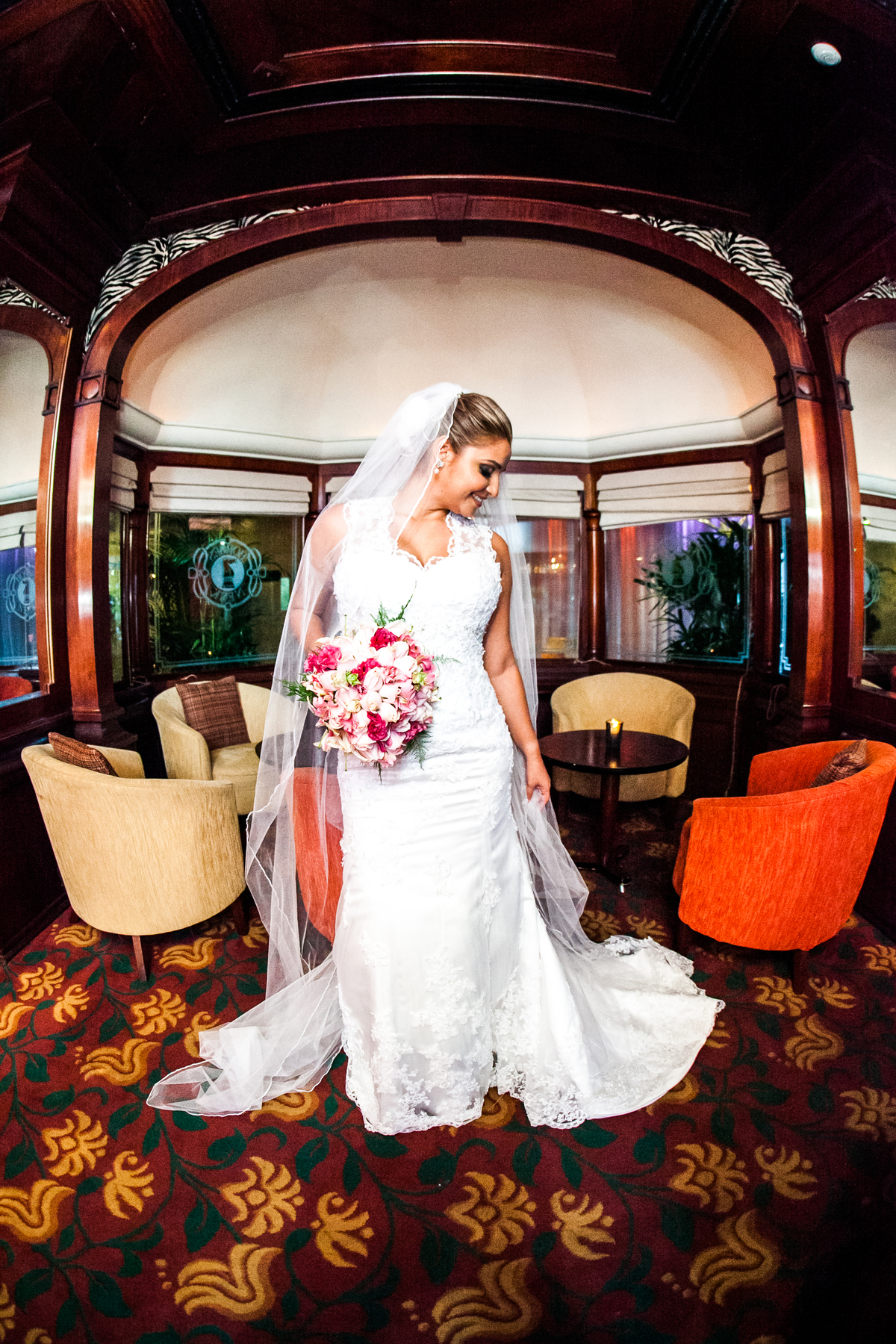 Fotografia de casamento, fotos de casamento, noiva, Fotógrafo no Porto, em Portugal. Fotógrafo de casamentos no Porto, Portugal. Fotos espontaneas, fotos naturais, fotos românticas, fotografia criativa. Casal apaixonado. Melhor fotógrafo de Portugal