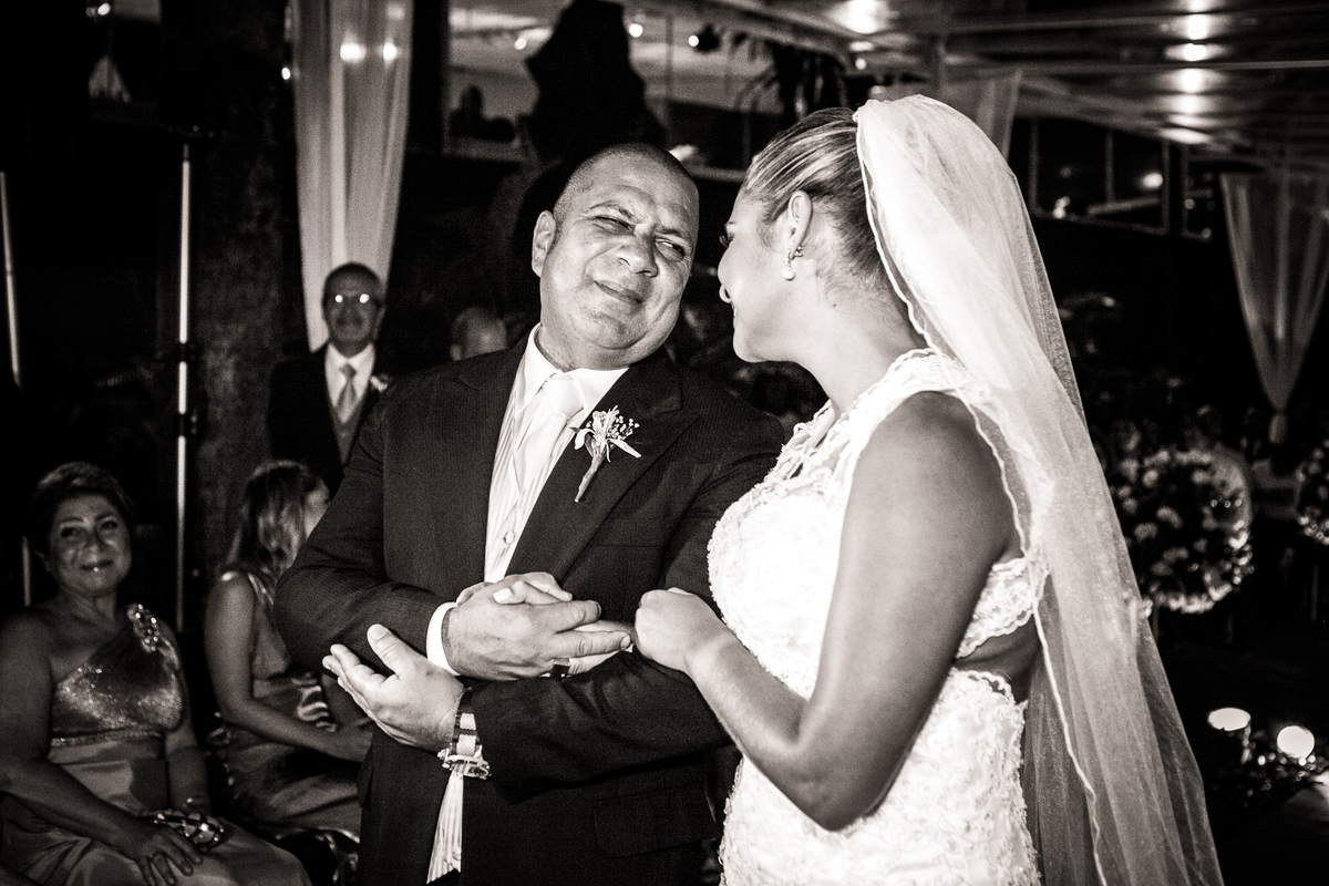 Fotografia de casamento, fotos de casamento, noiva, Fotógrafo no Porto, em Portugal. Fotógrafo de casamentos no Porto, Portugal. Fotos espontaneas, fotos naturais, fotos românticas, fotografia criativa. Casal apaixonado. Melhor fotógrafo de Portugal