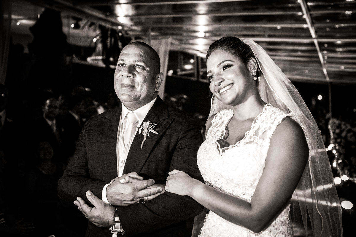 Fotografia de casamento, fotos de casamento, noiva, Fotógrafo no Porto, em Portugal. Fotógrafo de casamentos no Porto, Portugal. Fotos espontaneas, fotos naturais, fotos românticas, fotografia criativa. Casal apaixonado. Melhor fotógrafo de Portugal