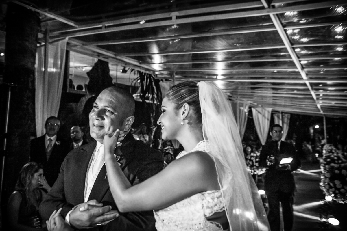 Fotografia de casamento, fotos de casamento, noiva, Fotógrafo no Porto, em Portugal. Fotógrafo de casamentos no Porto, Portugal. Fotos espontaneas, fotos naturais, fotos românticas, fotografia criativa. Casal apaixonado. Melhor fotógrafo de Portugal