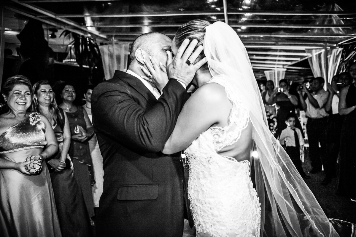 Fotografia de casamento, fotos de casamento, noiva, Fotógrafo no Porto, em Portugal. Fotógrafo de casamentos no Porto, Portugal. Fotos espontaneas, fotos naturais, fotos românticas, fotografia criativa. Casal apaixonado. Melhor fotógrafo de Portugal