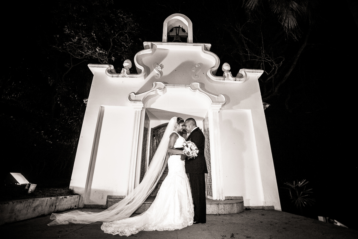 Fotografia de casamento, fotos de casamento, noiva, Fotógrafo no Porto, em Portugal. Fotógrafo de casamentos no Porto, Portugal. Fotos espontaneas, fotos naturais, fotos românticas, fotografia criativa. Casal apaixonado. Melhor fotógrafo de Portugal