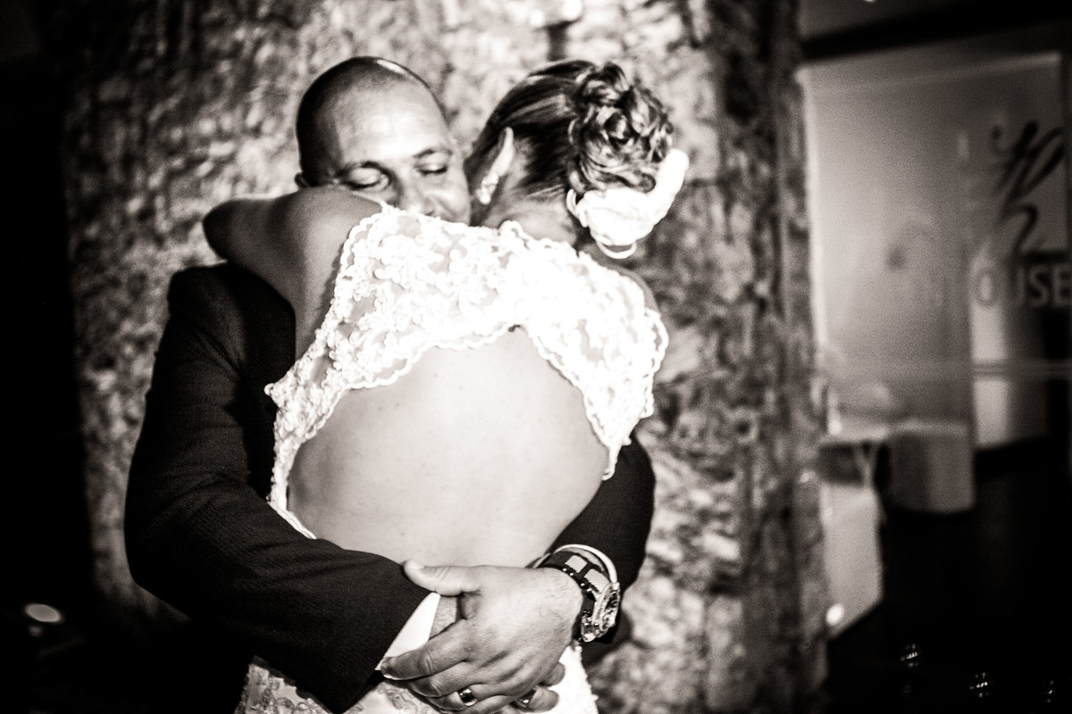 Fotografia de casamento, fotos de casamento, noiva, Fotógrafo no Porto, em Portugal. Fotógrafo de casamentos no Porto, Portugal. Fotos espontaneas, fotos naturais, fotos românticas, fotografia criativa. Casal apaixonado. Melhor fotógrafo de Portugal