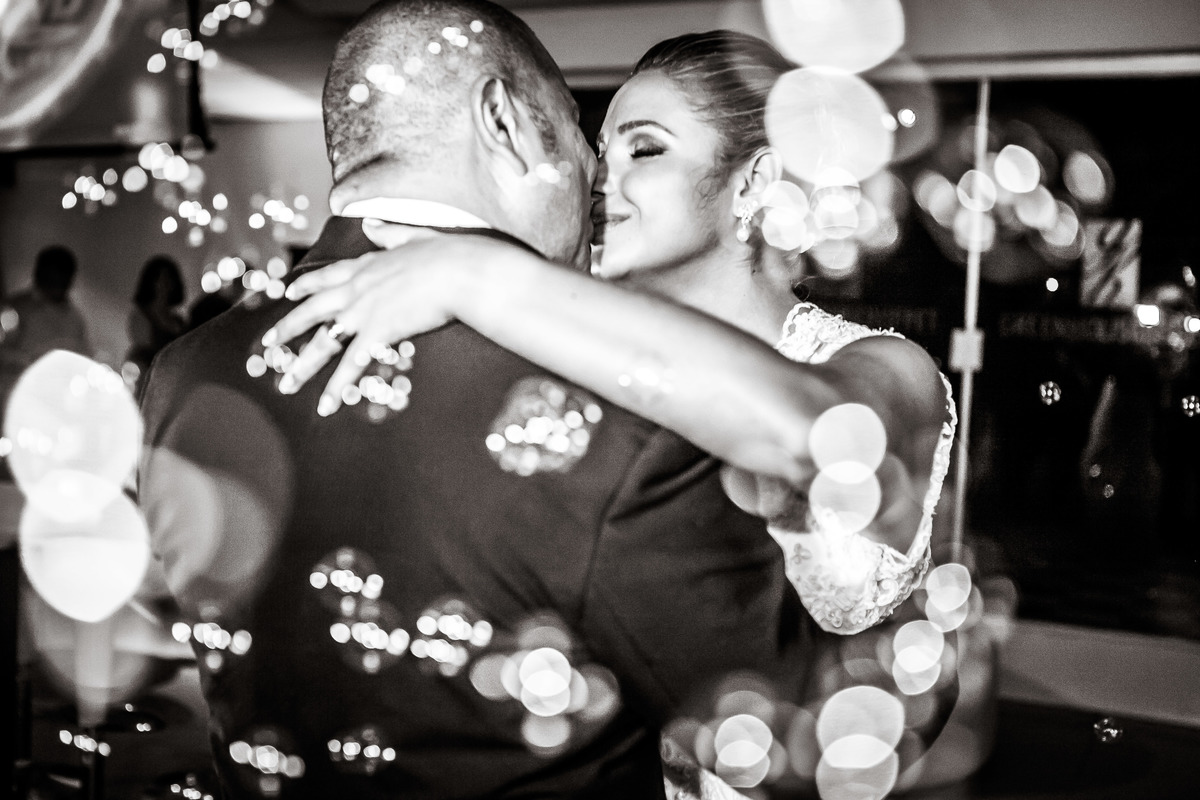 Fotografia de casamento, fotos de casamento, noiva, Fotógrafo no Porto, em Portugal. Fotógrafo de casamentos no Porto, Portugal. Fotos espontaneas, fotos naturais, fotos românticas, fotografia criativa. Casal apaixonado. Melhor fotógrafo de Portugal