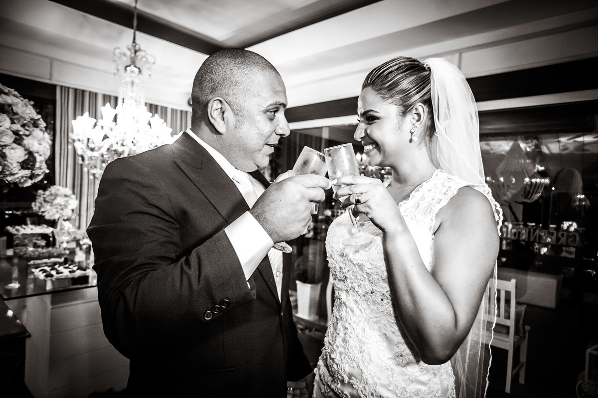 Fotografia de casamento, fotos de casamento, noiva, Fotógrafo no Porto, em Portugal. Fotógrafo de casamentos no Porto, Portugal. Fotos espontaneas, fotos naturais, fotos românticas, fotografia criativa. Casal apaixonado. Melhor fotógrafo de Portugal