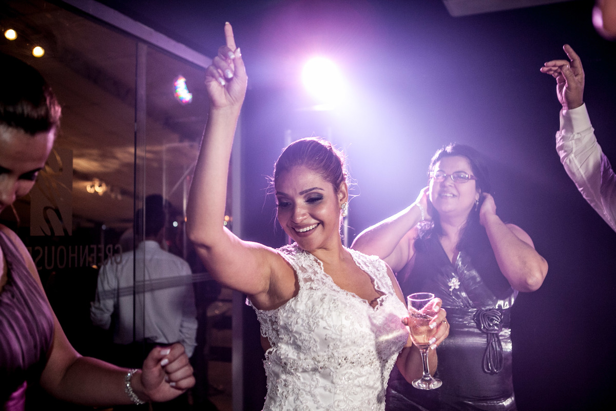 Fotografia de casamento, fotos de casamento, noiva, Fotógrafo no Porto, em Portugal. Fotógrafo de casamentos no Porto, Portugal. Fotos espontaneas, fotos naturais, fotos românticas, fotografia criativa. Casal apaixonado. Melhor fotógrafo de Portugal