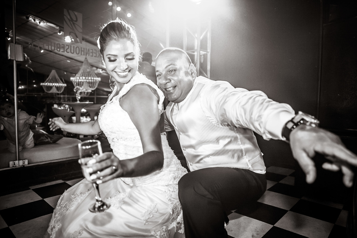 Fotografia de casamento, fotos de casamento, noiva, Fotógrafo no Porto, em Portugal. Fotógrafo de casamentos no Porto, Portugal. Fotos espontaneas, fotos naturais, fotos românticas, fotografia criativa. Casal apaixonado. Melhor fotógrafo de Portugal