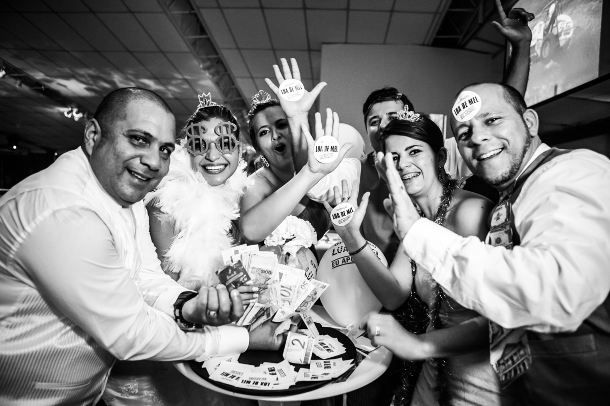 Fotografia de casamento, fotos de casamento, noiva, Fotógrafo no Porto, em Portugal. Fotógrafo de casamentos no Porto, Portugal. Fotos espontaneas, fotos naturais, fotos românticas, fotografia criativa. Casal apaixonado. Melhor fotógrafo de Portugal