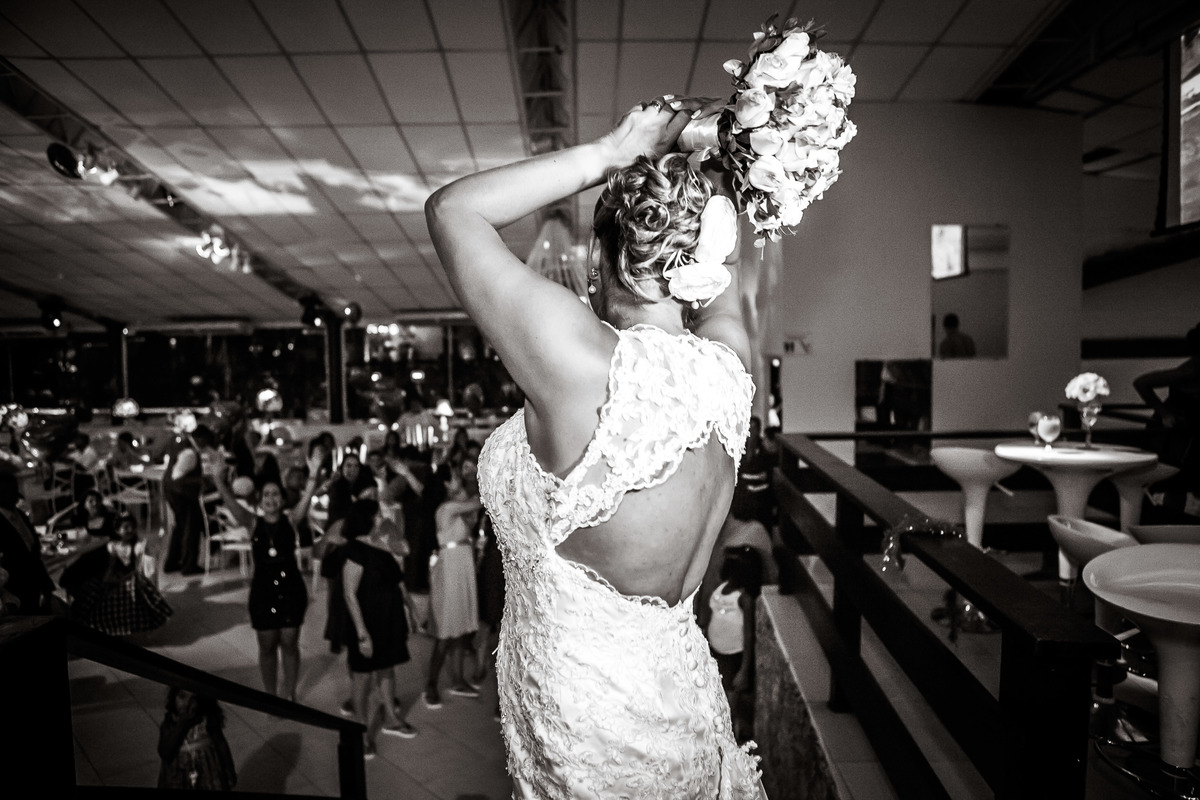 Fotografia de casamento, fotos de casamento, noiva, Fotógrafo no Porto, em Portugal. Fotógrafo de casamentos no Porto, Portugal. Fotos espontaneas, fotos naturais, fotos românticas, fotografia criativa. Casal apaixonado. Melhor fotógrafo de Portugal
