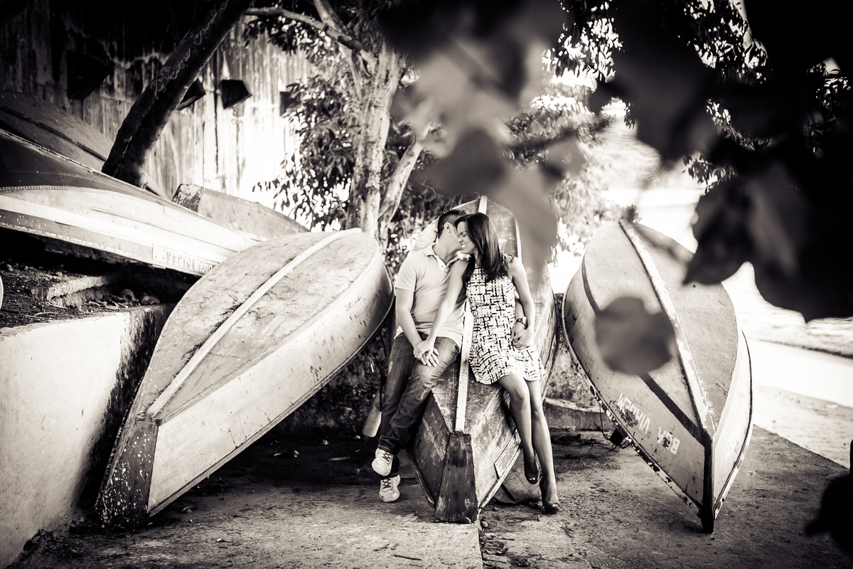 Sessão de fotos de casal, fotos pre wedding, Fotógrafo no Porto, em Portugal. Fotógrafo de casamentos no Porto, Portugal. Fotos espontaneas, fotos naturais, fotos românticas, fotografia criativa. Casal apaixonado. Fernanda Ferraro Fotografia. 