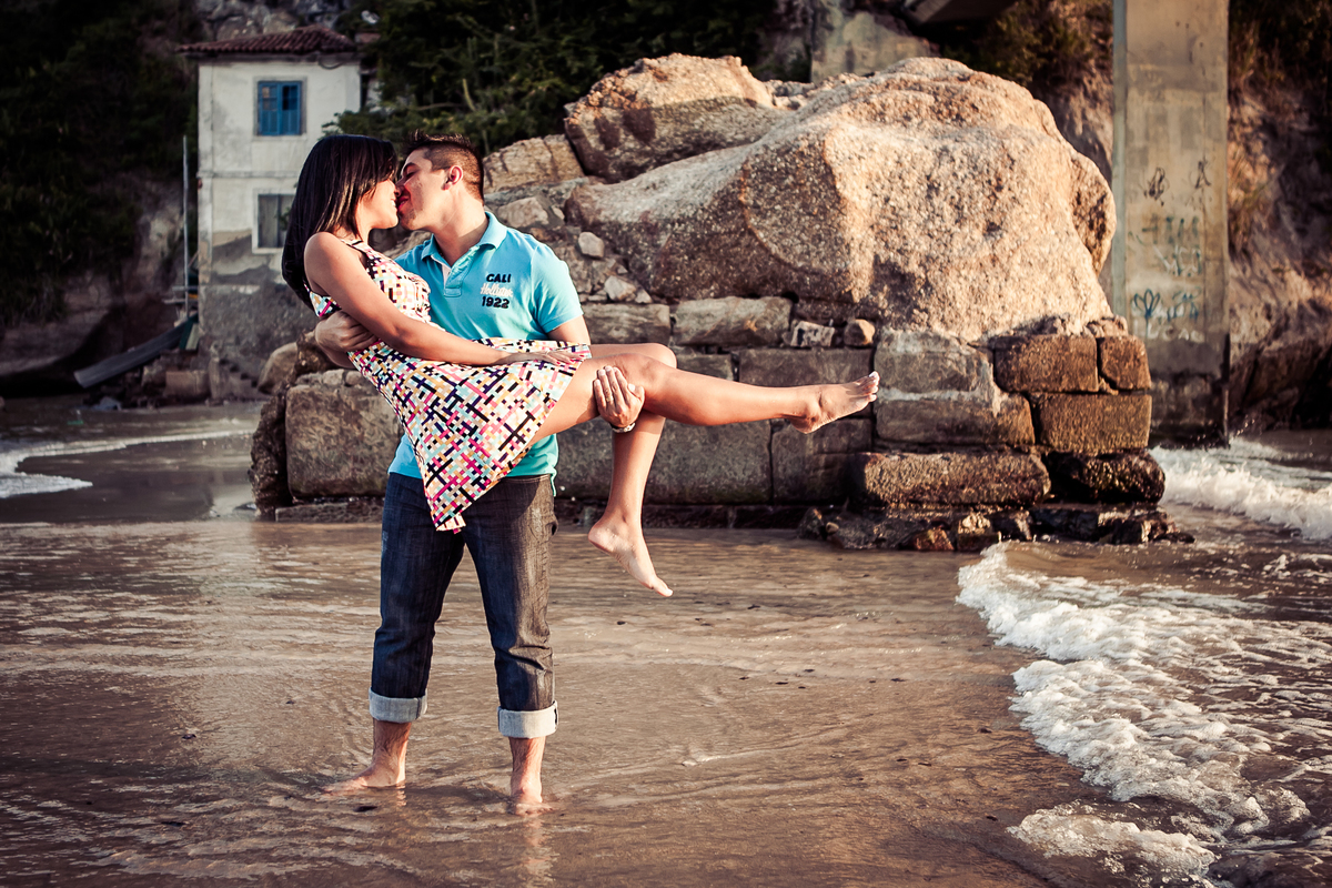 Sessão de fotos de casal, fotos pre wedding, Fotógrafo no Porto, em Portugal. Fotógrafo de casamentos no Porto, Portugal. Fotos espontaneas, fotos naturais, fotos românticas, fotografia criativa. Casal apaixonado. Fernanda Ferraro Fotografia. 