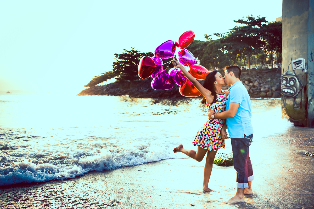 Sessão de fotos de casal, fotos pre wedding, Fotógrafo no Porto, em Portugal. Fotógrafo de casamentos no Porto, Portugal. Fotos espontaneas, fotos naturais, fotos românticas, fotografia criativa. Casal apaixonado. Fernanda Ferraro Fotografia. 