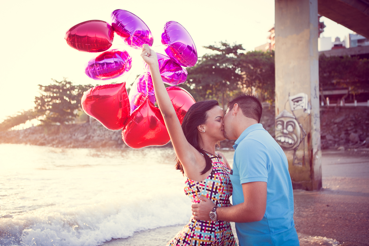 Sessão de fotos de casal, fotos pre wedding, Fotógrafo no Porto, em Portugal. Fotógrafo de casamentos no Porto, Portugal. Fotos espontaneas, fotos naturais, fotos românticas, fotografia criativa. Casal apaixonado. Fernanda Ferraro Fotografia. 