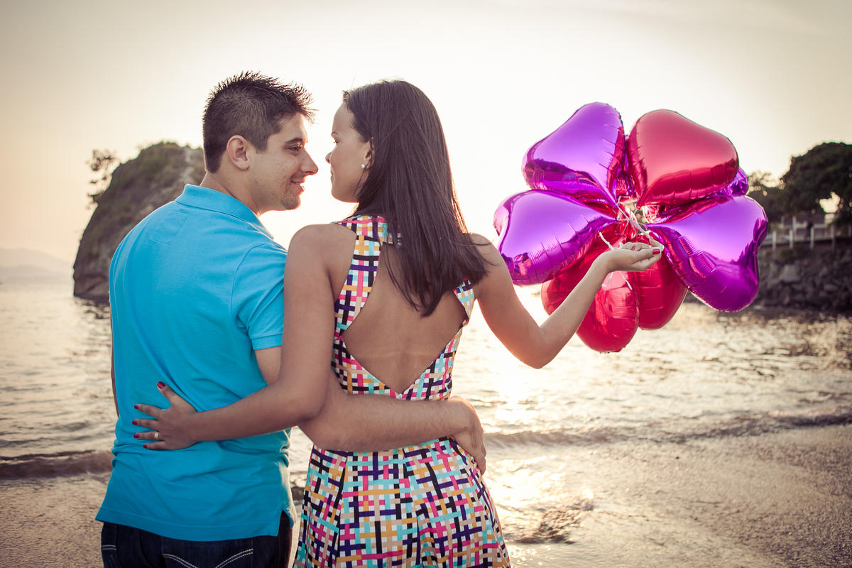 Sessão de fotos de casal, fotos pre wedding, Fotógrafo no Porto, em Portugal. Fotógrafo de casamentos no Porto, Portugal. Fotos espontaneas, fotos naturais, fotos românticas, fotografia criativa. Casal apaixonado. Fernanda Ferraro Fotografia. 